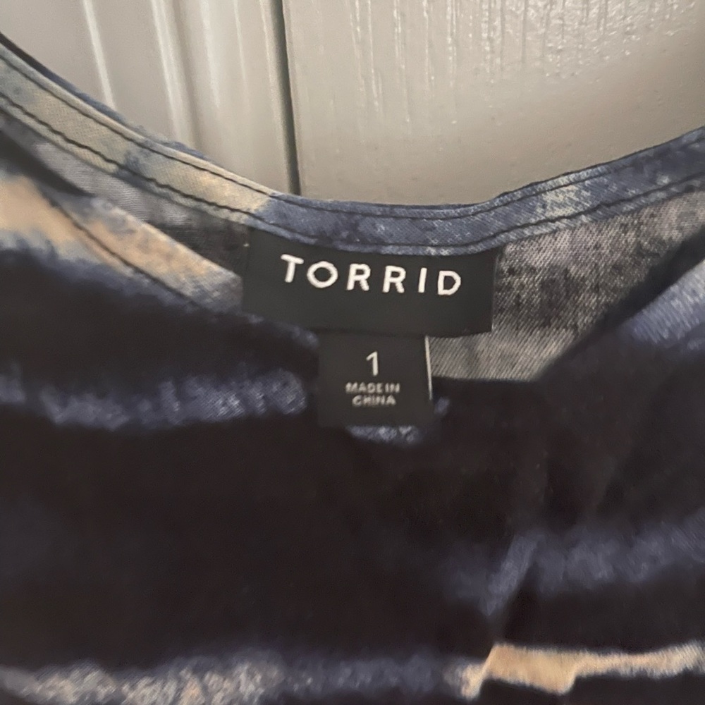 Torrid Tank - Picture 2 of 3